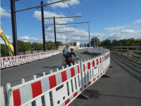 # Grobaustelle auf dem Weg zum Auto